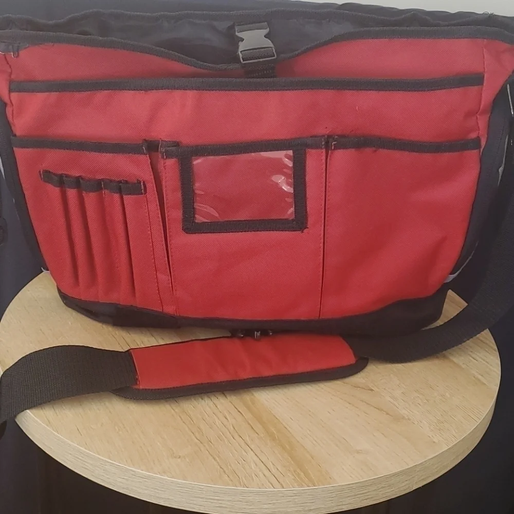 Athletic Works Messenger Bag with shoulder strap